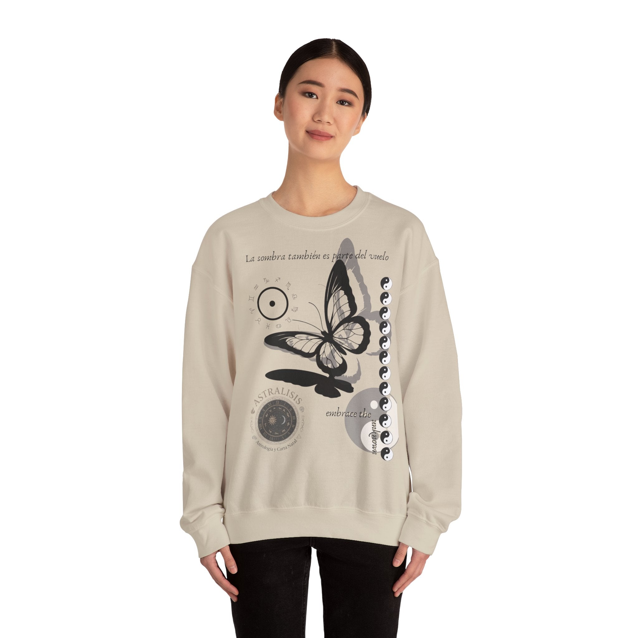 Sudadera de cuello redondo Butterfly Moon — 'La sombra también es parte del mundo'