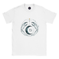 camiseta blanca cancer diseño lunar modelo luz natural