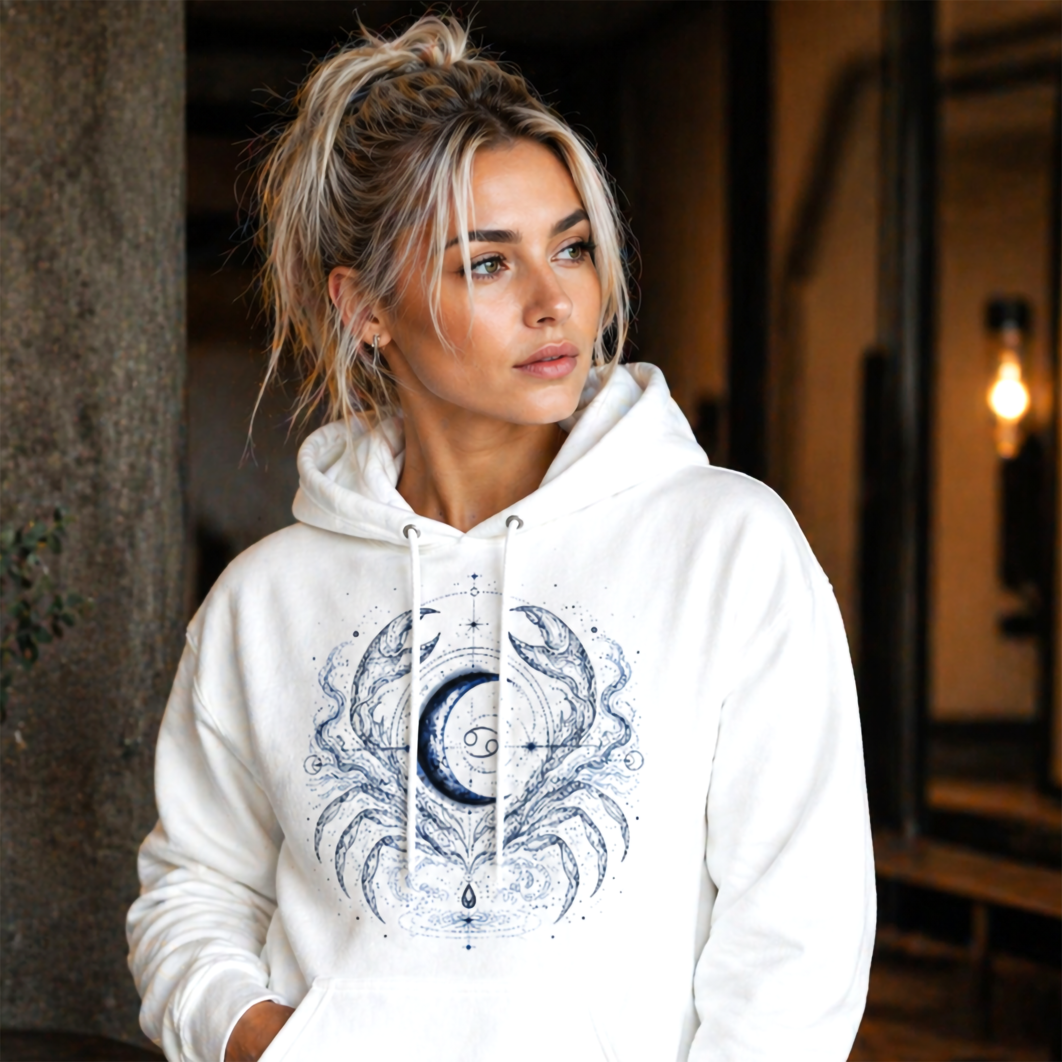 hoodie blanco cancer diseño lunar modelo mujer luz natural
