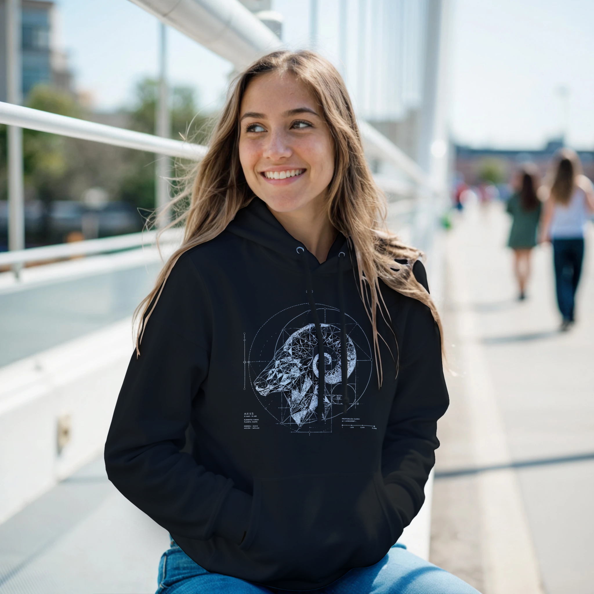 Hoodie zodiacal Aries exclusivo de Astrálisis